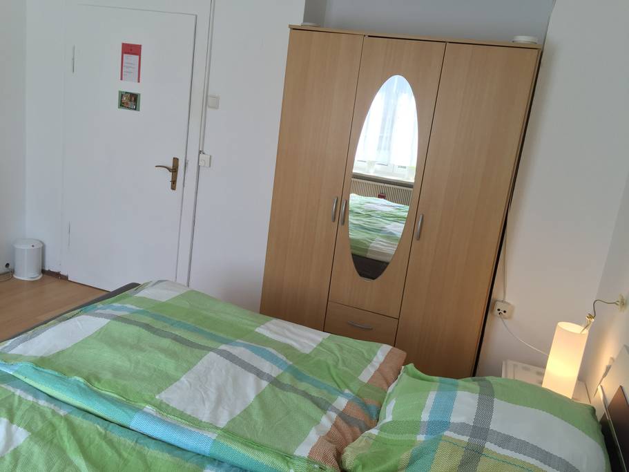 Dorfenstr. 3, Zimmer 3